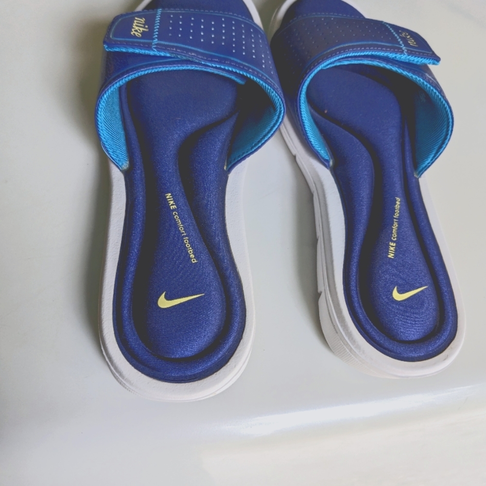 Woman's Nike Slides new, never worn